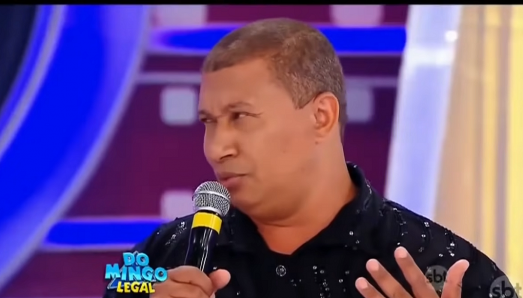 Comediante ofende Jesuita Barbosa após foto de ator beijando novo affair: ‘Prefere ser mulher’