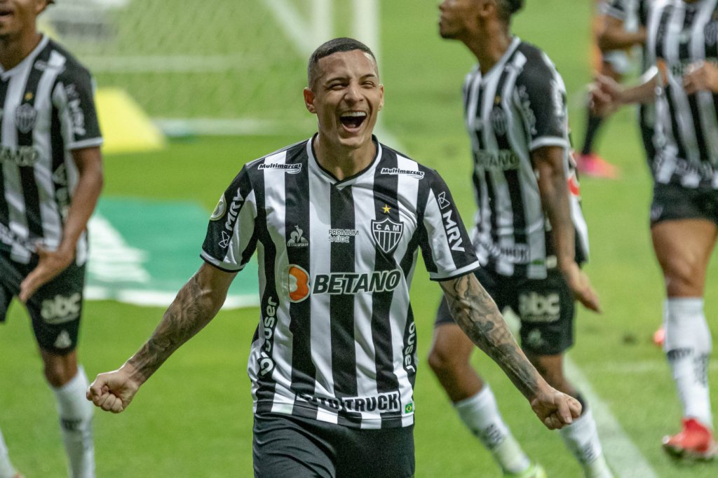 Guilherme Arana é dúvida para primeiro jogo da semifinal da Libertadores contra o Palmeiras