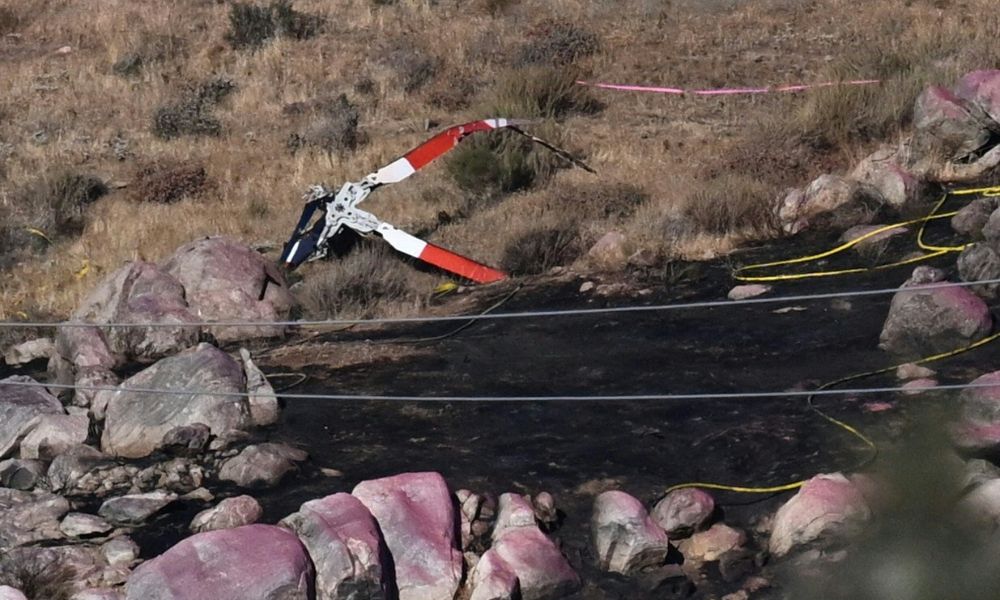 Helicópteros colidem durante combate a incêndio na Califórnia e matam ao menos três pessoas