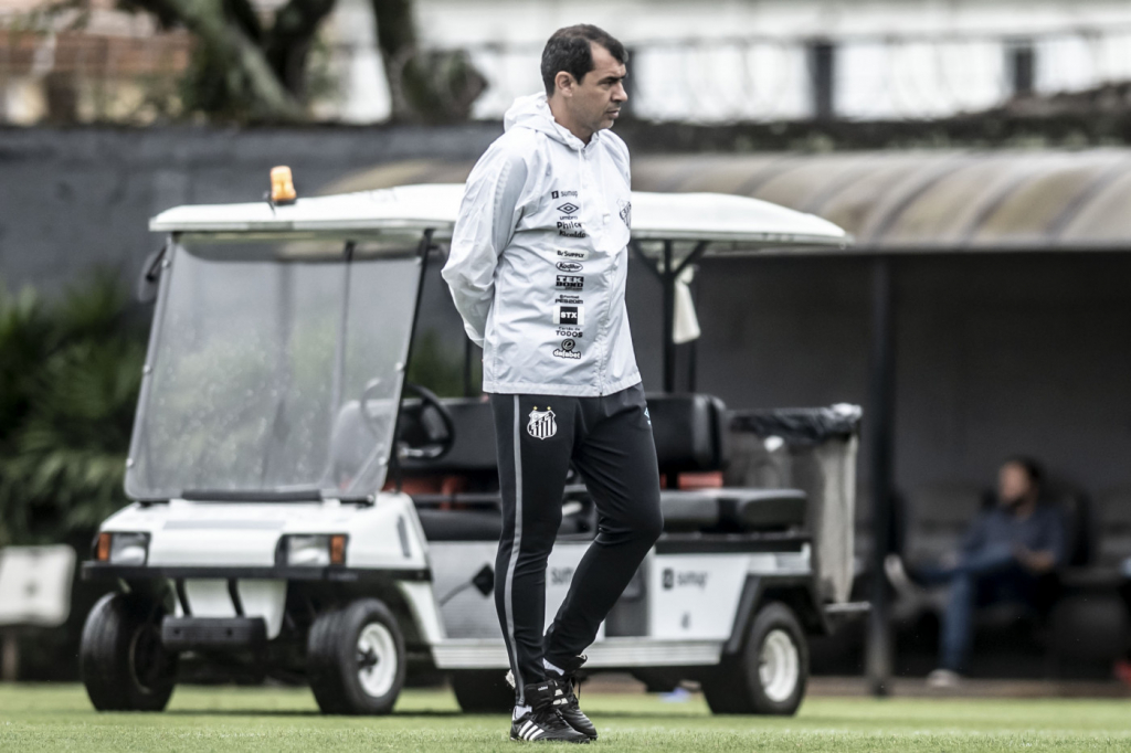 Fábio Carille prepara Santos para enfrentar o São Paulo; confira a provável escalação