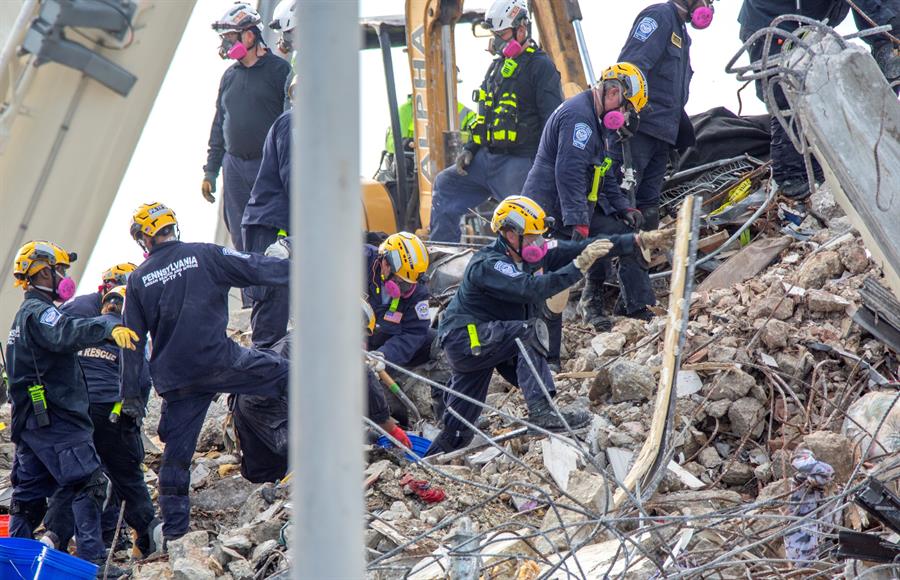 Sobe para 79 o número de vítimas do desabamento de edifício em Miami