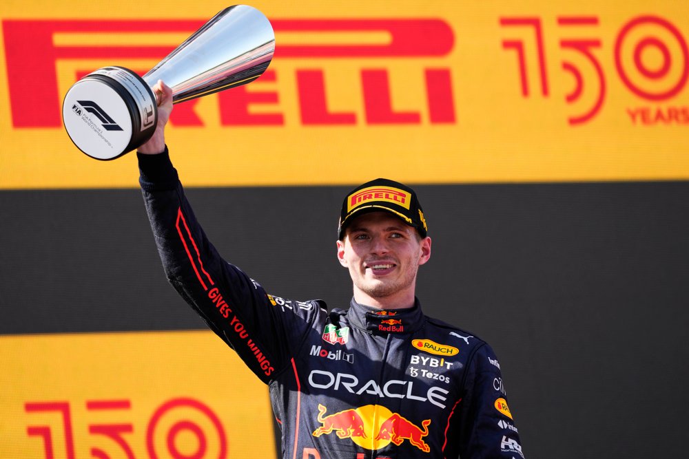 Verstappen vence GP da Espanha e assume liderança do Mundial; Leclerc abandona
