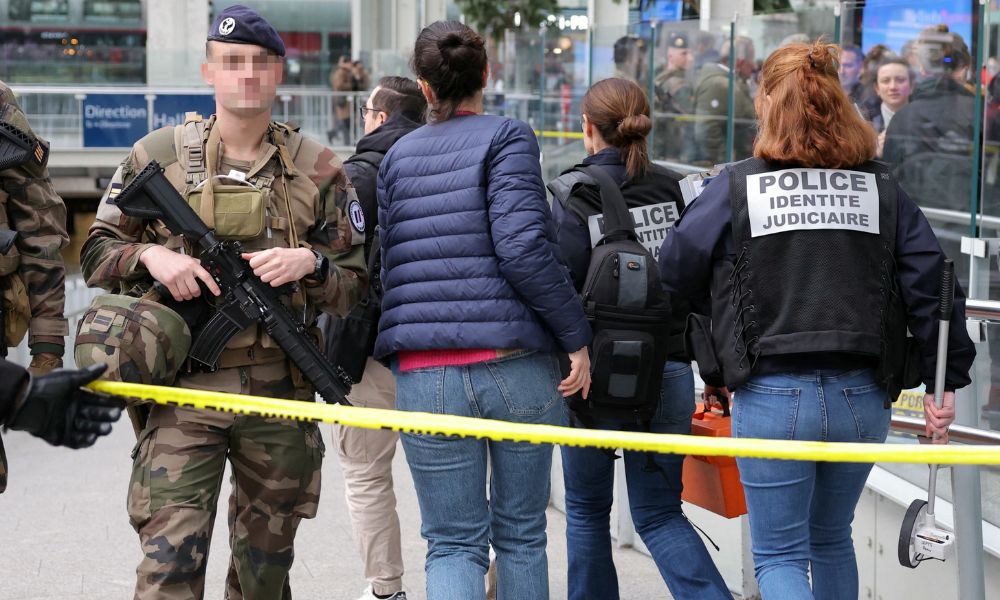 Ataque com faca em estação de trem de Paris deixa ao menos três feridos