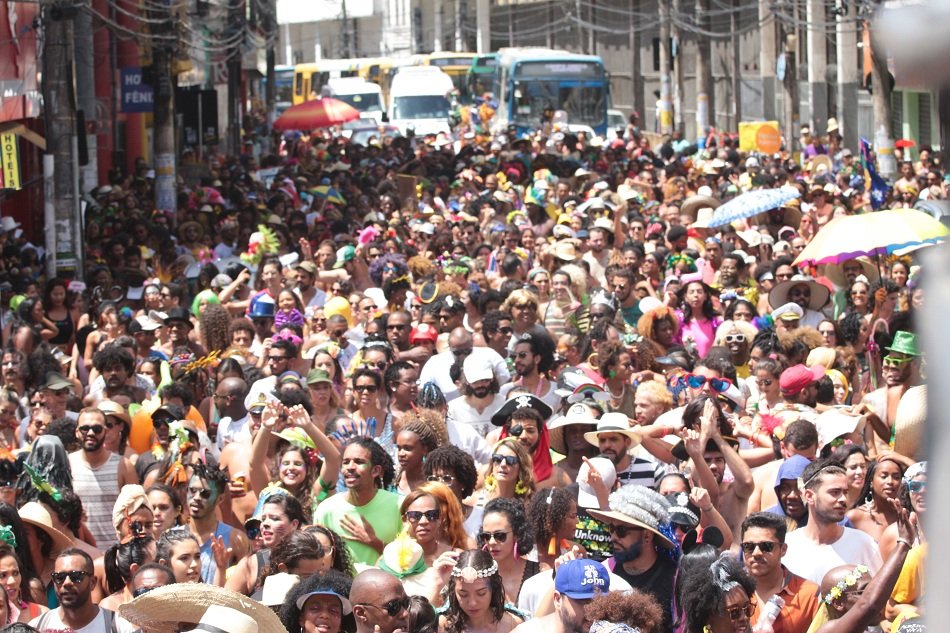Com avanço da vacinação, prefeito de Salvador discute festa de Réveillon e Carnaval 2022