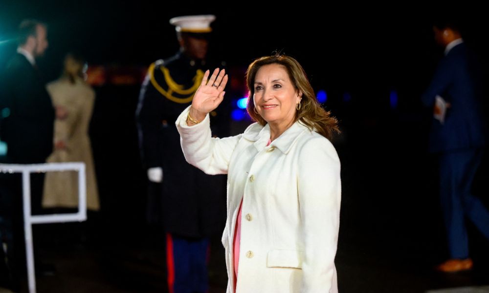 Peru demite chefe da Polícia Nacional após presidente ser agredida por duas mulheres