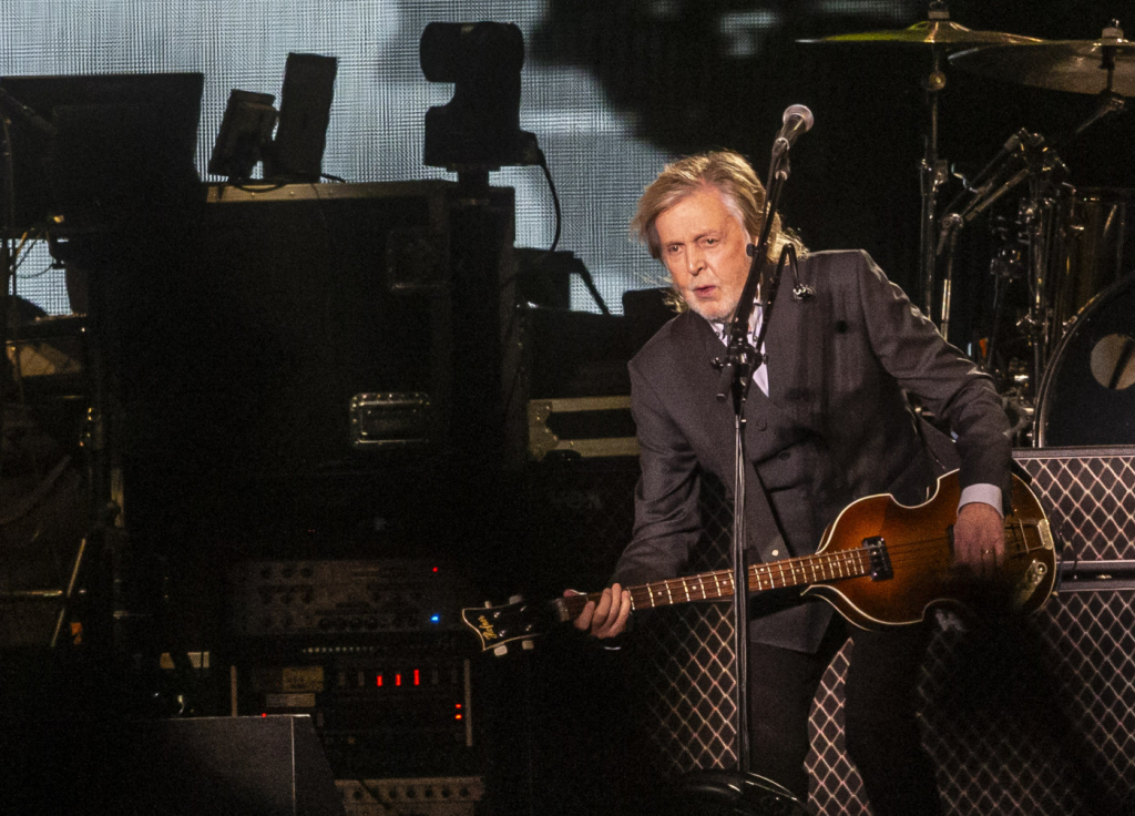 Aos 81 anos, Paul McCartney atrai jovens da Geração Z em shows no Brasil