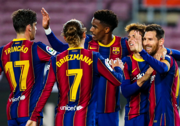 Messi dá show, Barcelona vence o Alavés e se aproxima da liderança do Espanhol