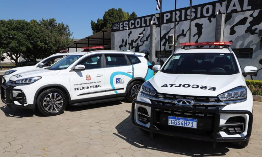 Policiais penais dividem escolta de presos com a PM, e SAP assumirá serviço em maio
