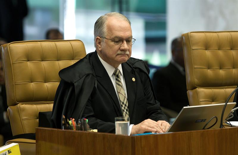 Fachin encaminha à Justiça do DF processo sobre o tríplex do ex-presidente Lula