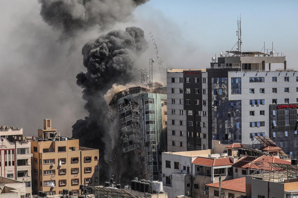 Ataque de Israel destrói torre com escritórios de veículos de imprensa na Faixa de Gaza