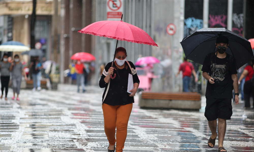 São Paulo tem previsão de pancadas fortes de chuva no fim do dia