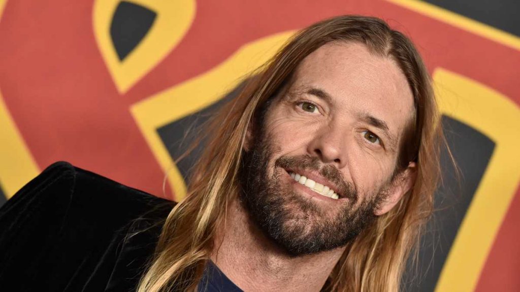 Taylor Hawkins, baterista do Foo Fighters morreu de overdose, dizem autoridades