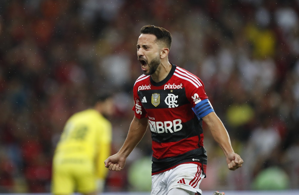 Flamengo bate o Goiás no Maracanã e deixa a zona do rebaixamento do Brasileirão