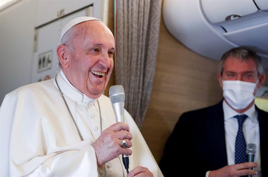 Após viagem ao Iraque, papa Francisco defende direito de emigrar e luta pelas mulheres