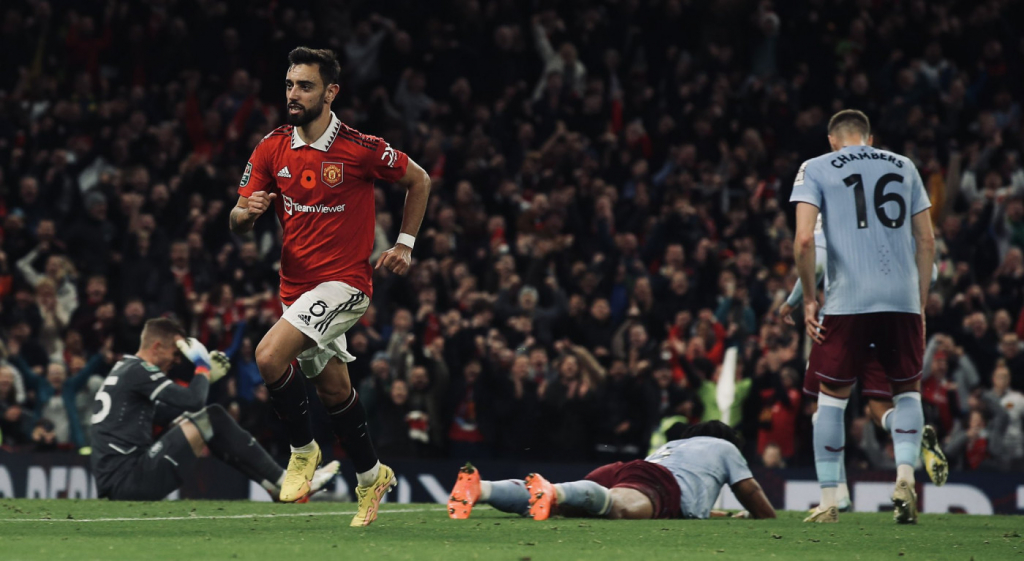 Manchester United vira contra o Aston Villa, faz 4 a 2 e avança na Copa da Liga Inglesa