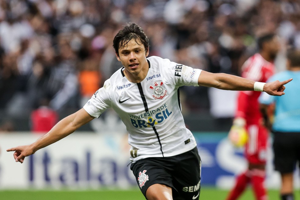 Corinthians oficializa retorno de Ángel Romero: ‘Bem-vindo de volta’