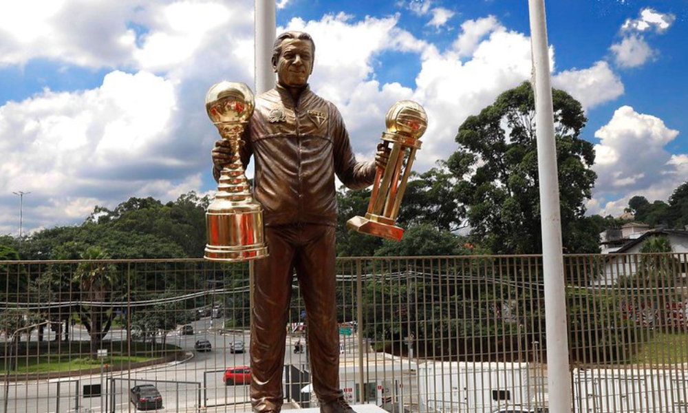 São Paulo inaugura estátua em homenagem a Telê Santana no Morumbi