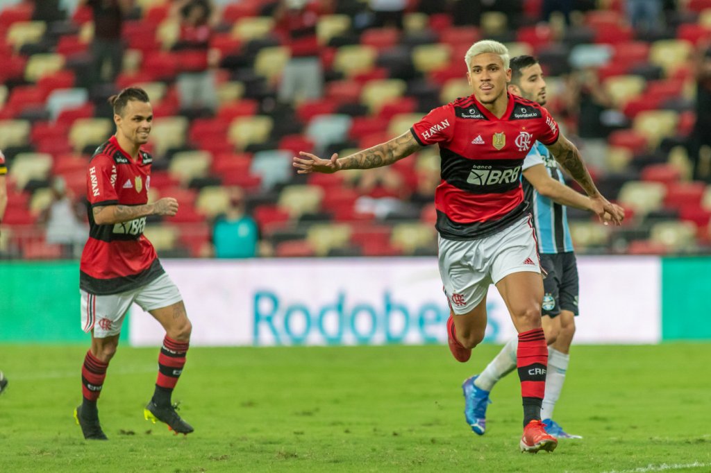 Pedro entra no segundo tempo, faz dois e Flamengo elimina o Grêmio da Copa do Brasil