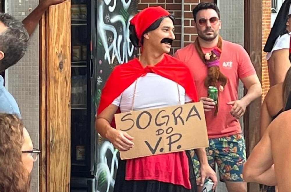 Folião se fantasia de ‘sogra do VP’ no Carnaval e faz alegria de corintianos