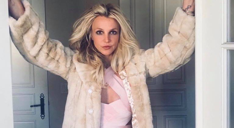 Juíza determina fim da tutela do pai de Britney Spears após 13 anos