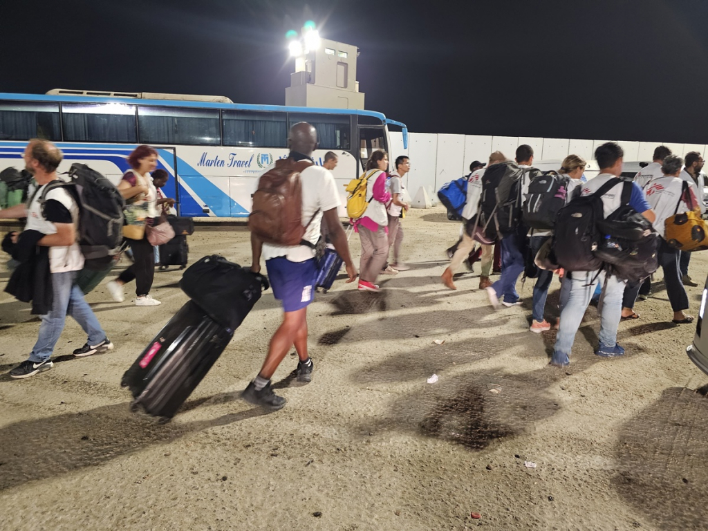 Autoridades de Gaza liberam saída de novo grupo de estrangeiros para o Egito; brasileiros ficam de fora