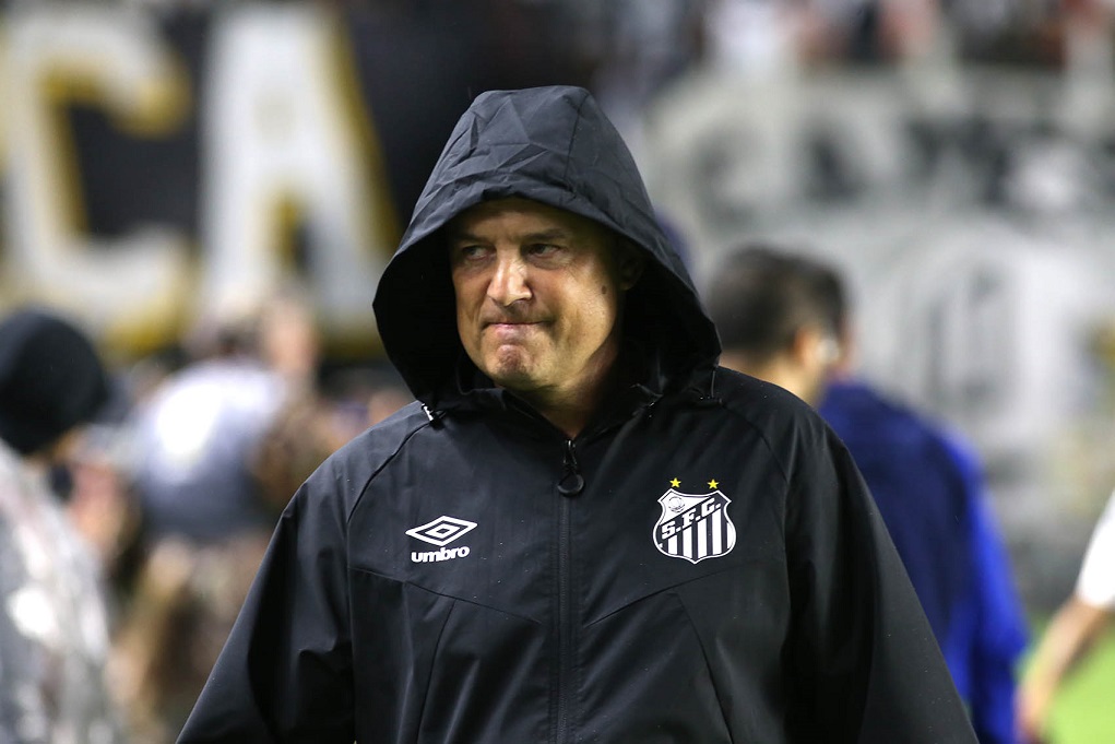 Em despedida, Diego Aguirre lamenta saída do Santos após cinco jogos: ‘Era possível fazermos mais’