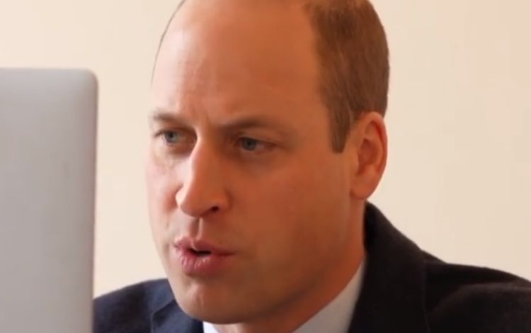 Príncipe William estaria irritado com ‘The Crown’ por achar ‘falsa’ a representação dos seus pais