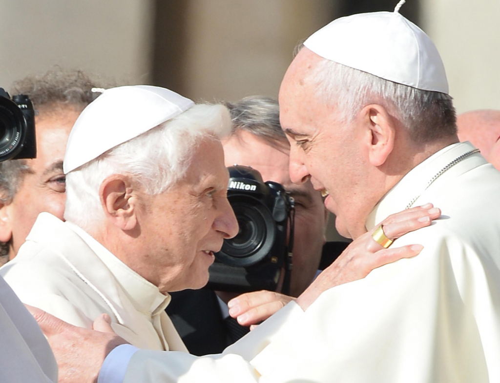 Papa Francisco agradece Bento XVI e ressalta ‘personalidade nobre e gentil’ do papa emérito durante homilia