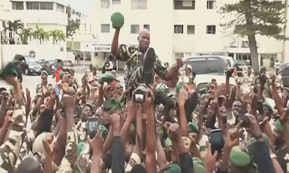 Militares declaram golpe de Estado no Gabão, na África