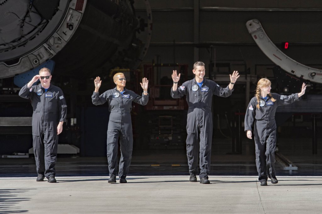 SpaceX leva 1ª tripulação de civis ao espaço na ‘Missão Inspiration4’