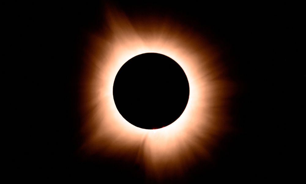 Eclipse total do sol faz México, EUA e Canadá escurecerem durante o dia; veja fotos