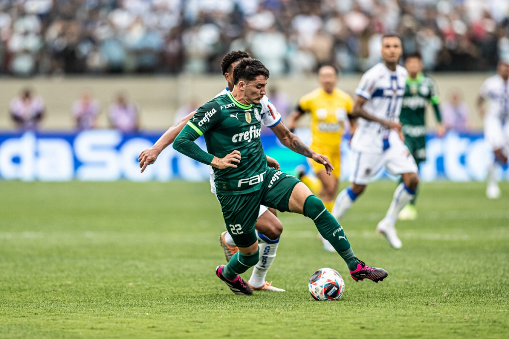 Piquerez sofre entorse, desfalca Palmeiras na estreia da Libertadores e vira dúvida para final do Paulista 