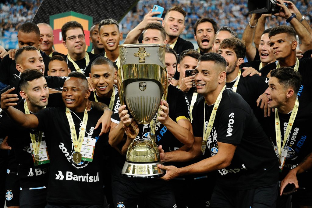 Grêmio, Atlético-GO, Cuiabá, Brusque e Manaus também são campeões estaduais