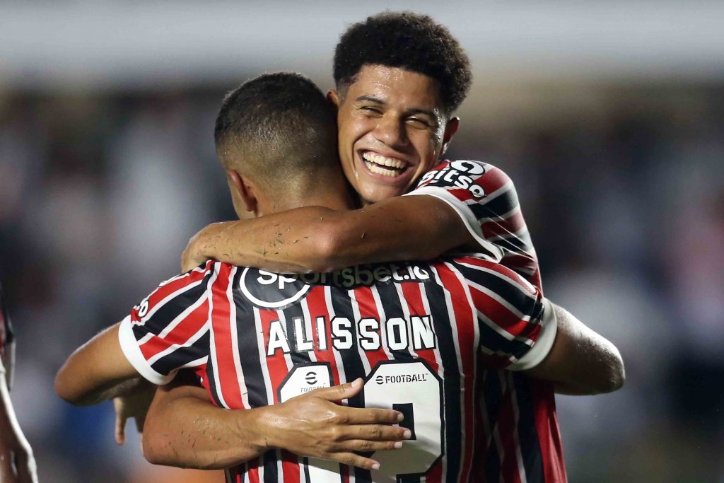 São Paulo vence o Santos por 3 a 0 na Vila Belmiro pelo Campeonato Paulista