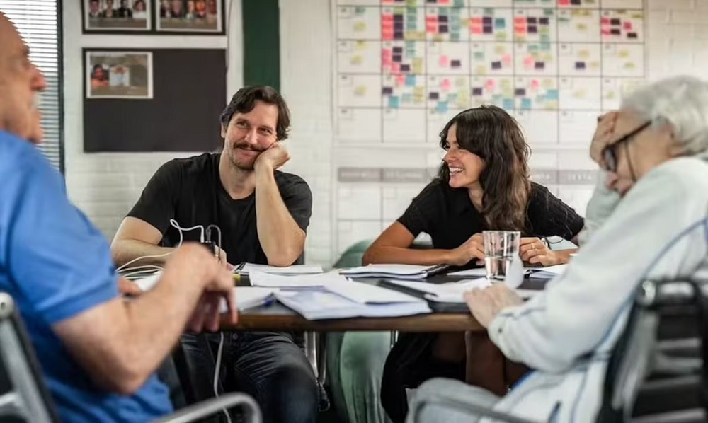 Bruna Marquezine mostra ensaio com Fernanda Montenegro para o filme ‘Velhos Bandidos’