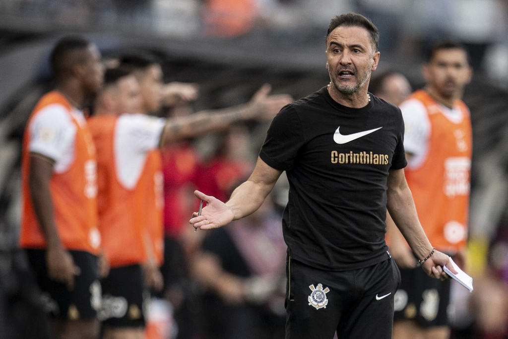 Súmula de Corinthians x Flamengo explica por que Vitor Pereira foi expulso; confira 