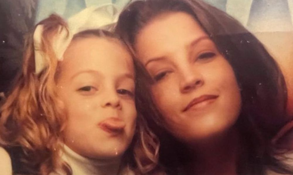 Filha de Lisa Marie Presley vai lançar autobiografia da mãe, que morreu em 2023: ‘Me sinto honrada’