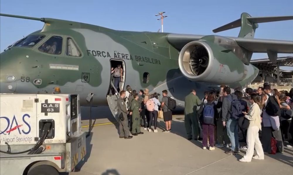 Terceiro voo com 69 brasileiros vindo de Israel decola nesta quinta rumo a SP