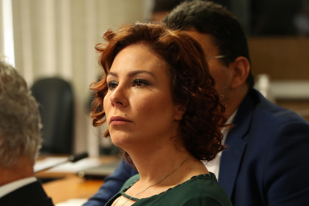 Carla Zambelli é internada em hospital de Brasília após sofrer ‘mal-estar súbito’