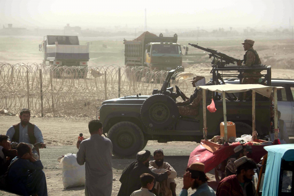 Talibã assume mais uma capital no Afeganistão e governo pede ajuda à ONU