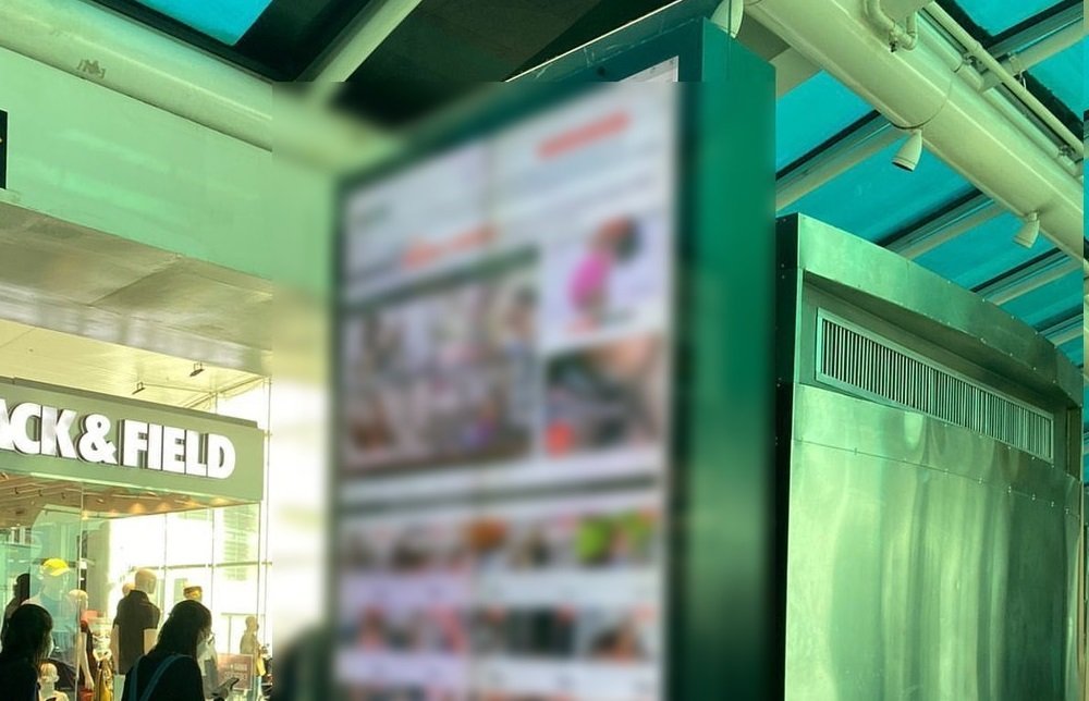 Monitores publicitários do Aeroporto Santos Dumont exibem conteúdo adulto