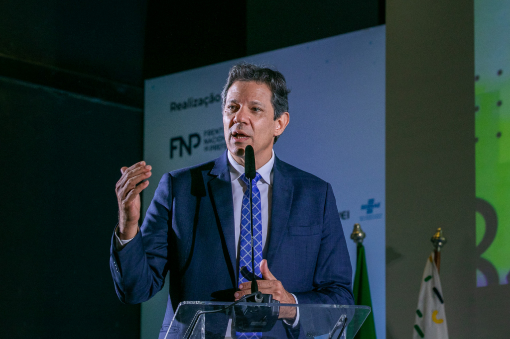 Haddad apresenta proposta de novo arcabouço fiscal a Lira, Pacheco e líderes partidários