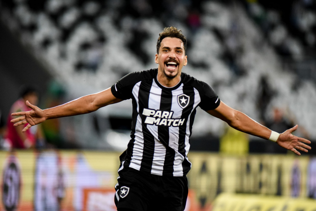 Botafogo faz 3 a 0 no Corinthians no Engenhão e amplia crise do time paulista