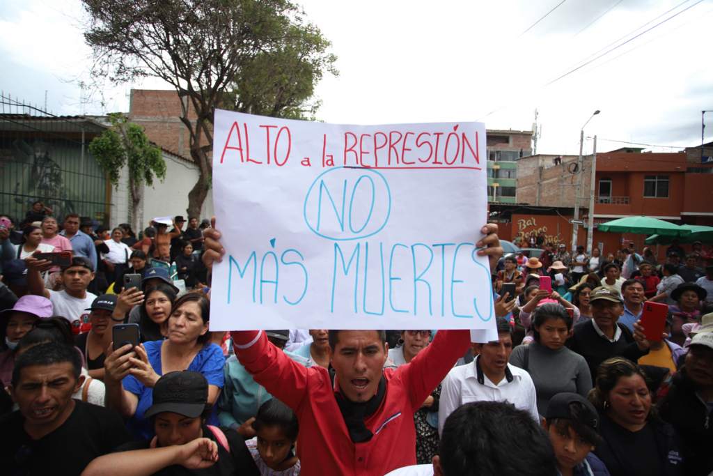 Governo do Peru expande toque de recolher para província que teve nove mortos em protestos