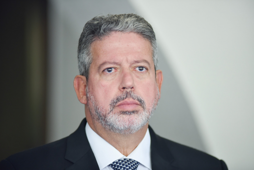 Lira tem reunião nesta terça sobre pedidos de derrubada do decreto de armas de Lula