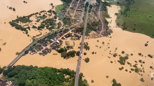 Chuvas voltam a causar inundações na Bahia; governador cria base de apoio em Ilhéus