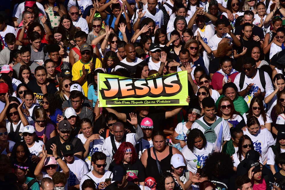 Ministro de Lula é vaiado na Marcha para Jesus ao discursar em nome do presidente