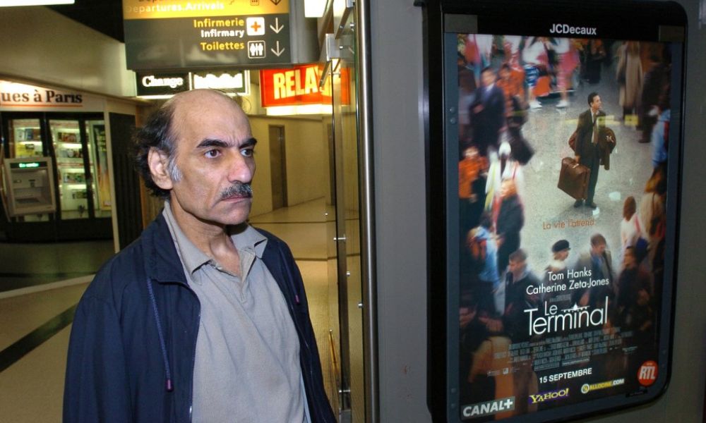 Refugiado iraniano que inspirou o filme ‘O Terminal’ morre em aeroporto da França