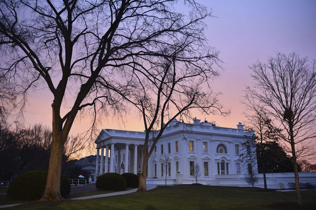 Raio cai perto da Casa Branca, nos EUA, e deixa 4 pessoas em estado crítico