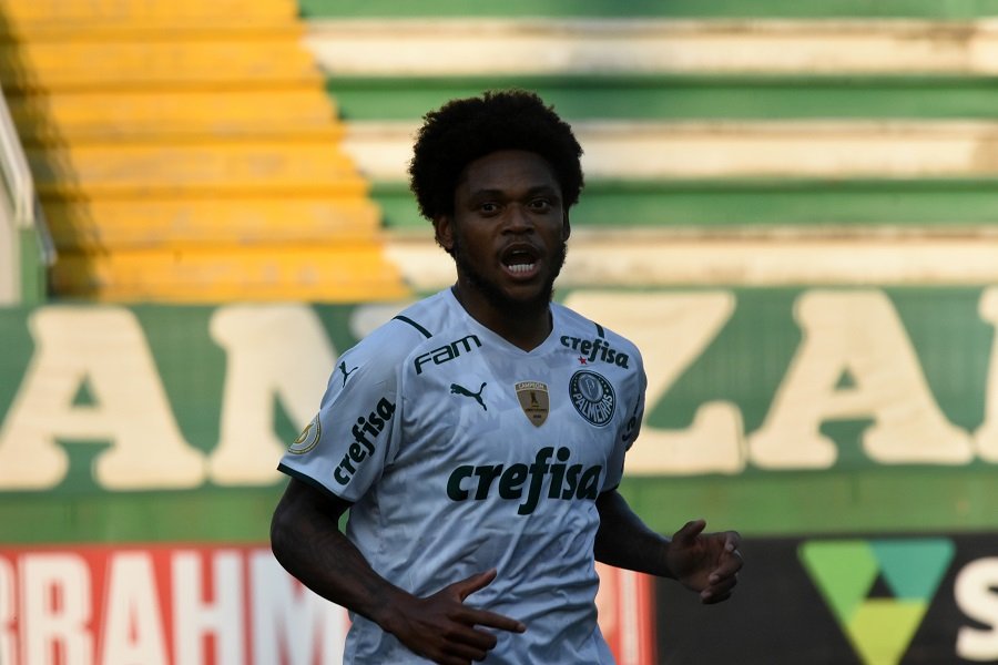Luiz Adriano desencanta, Palmeiras vence a Chape e segue na caça ao Atlético-MG